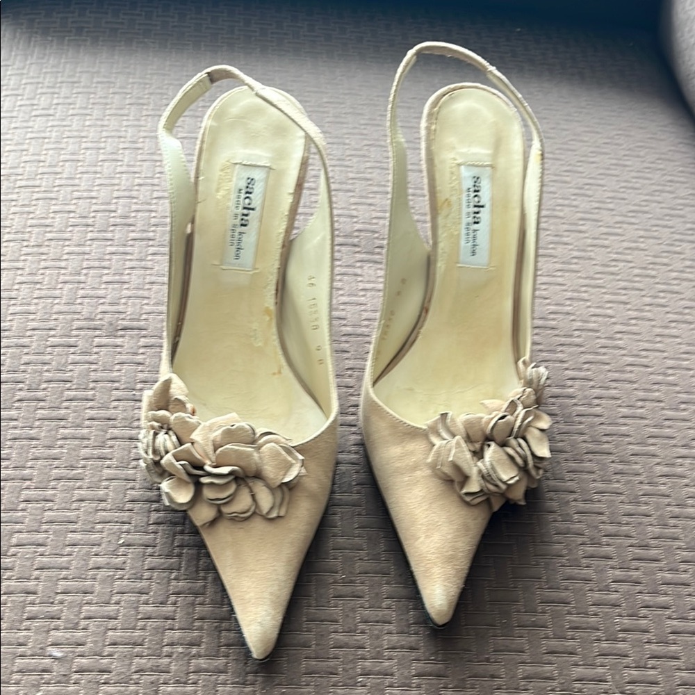 Sasha London Tan Slingback Heels with Medium Heel and Floral Decoration